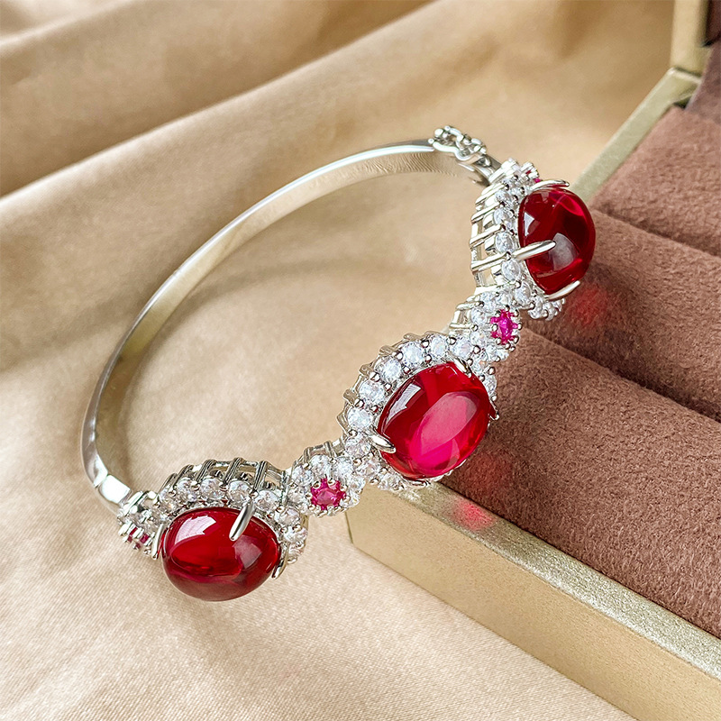 Zhuang Live joyas de cobre inferior chapado en oro simulación rojo corindón Calcedonia verde superficie diamante con incrustaciones pulsera piedra principal 10*12