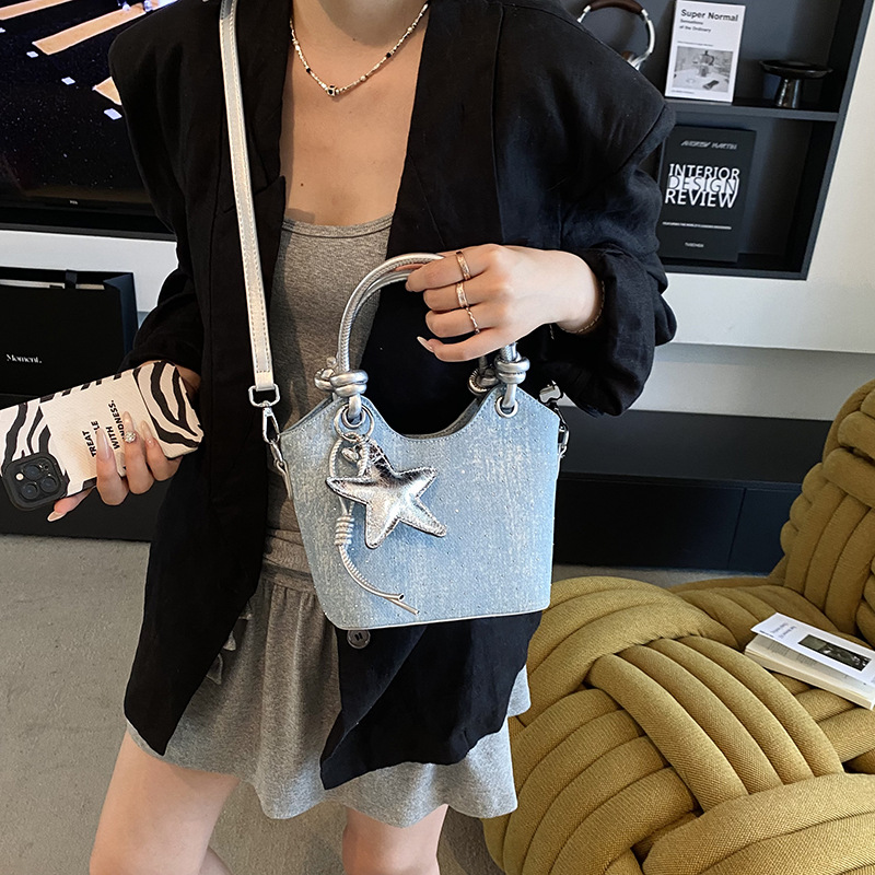 Bolsa de mano de moda coreana de estilo extranjero, bolso de mano de mujer, verano 2025, nuevo estilo universal, bolso de cubo de moda, bolso de hombro de viaje