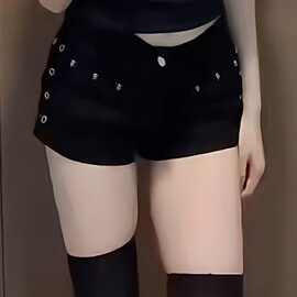 美式低腰复古铆钉牛仔超短裤女夏季新款辣妹气质微弹黑色紧身热裤