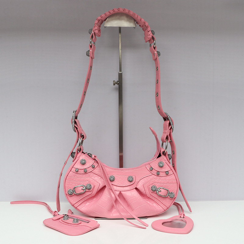 Bolso de locomotora de remache Le Cagole de alta calidad dulce y fresco chica caliente tres en uno bolso de media luna plisado de cuero bolso de axila