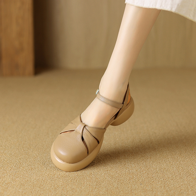 Sandal nữ bít mũi quai ngang da cừu đế dày — Màu trắng be