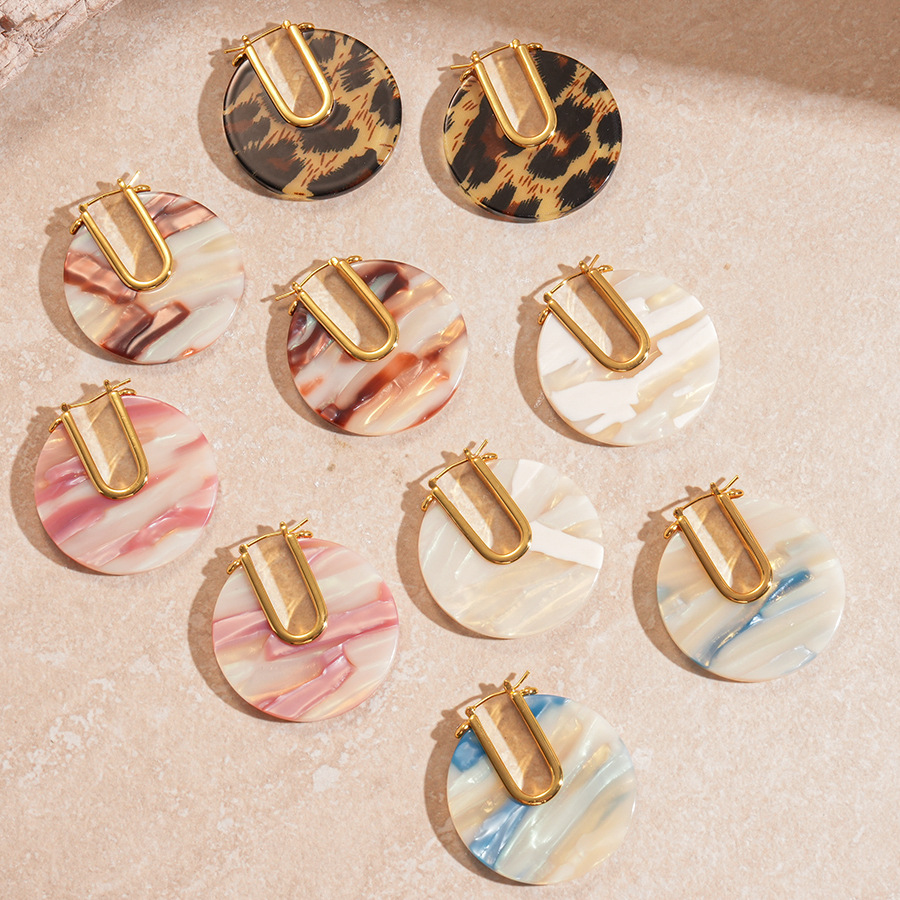18 quilates de oro real galvanizado placa de ácido geométrico redondo en forma de U pernos de orejas personales europeos y estadounidenses nicho único de alta sensación pendientes mujeres
