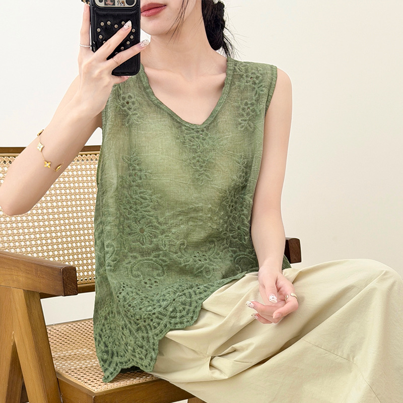 Retro summer top with cups