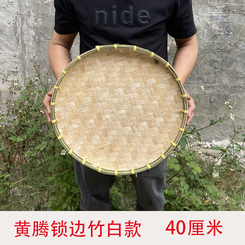 箕竹は箕竹ふるいを編んで手作りの竹製品の竹の絵馬を干します。|undefined