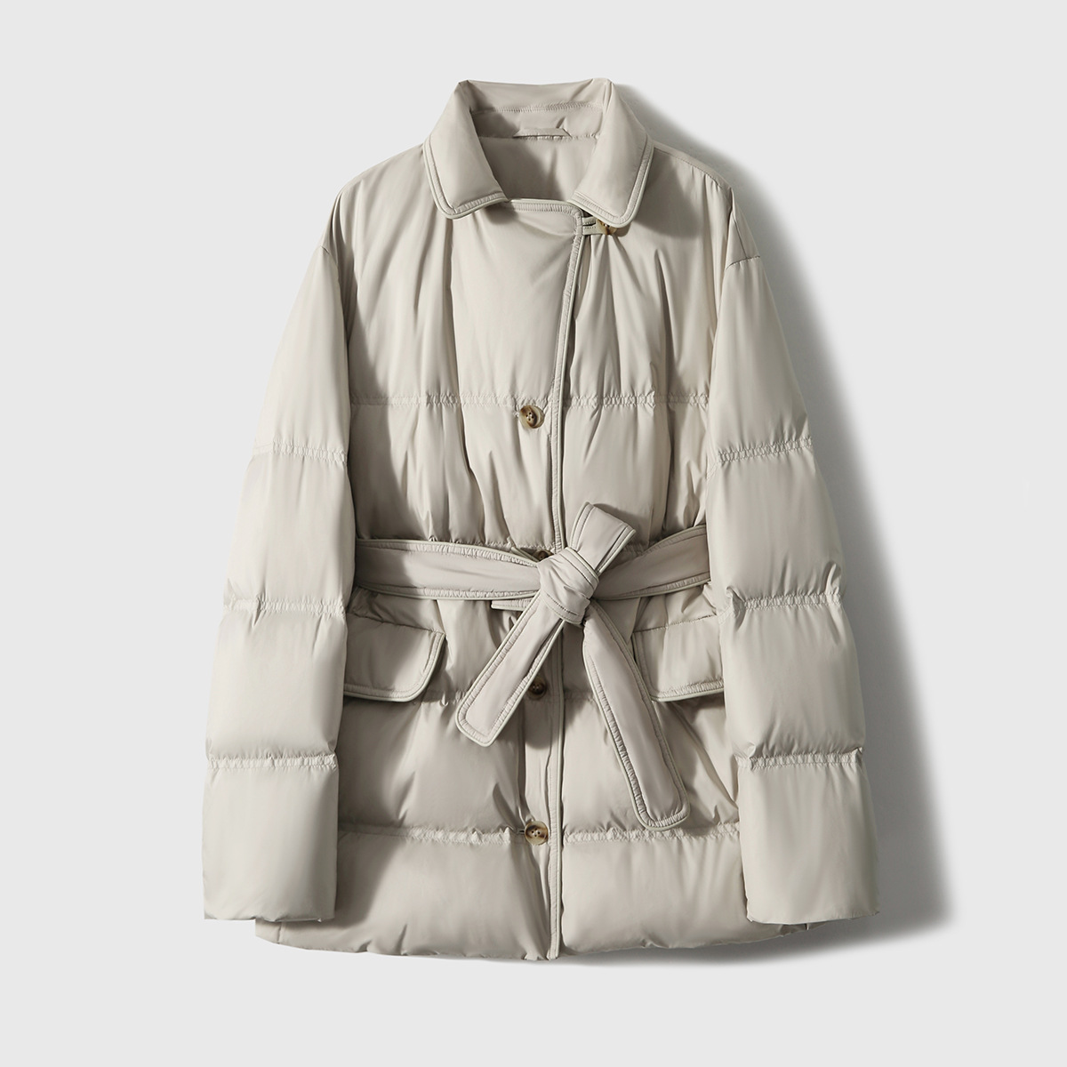 シュークリームのガチョウのベルベットの服の95白のガチョウのベルベットの腰のダウンジャケットの襟の短いコートの平湖の婦人服の新型の冬の女性のモデル