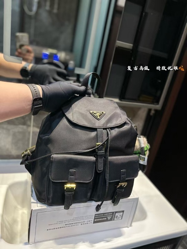 25新款p家尼龙中古背包降落伞防水时尚轻奢男女双肩批发|undefined