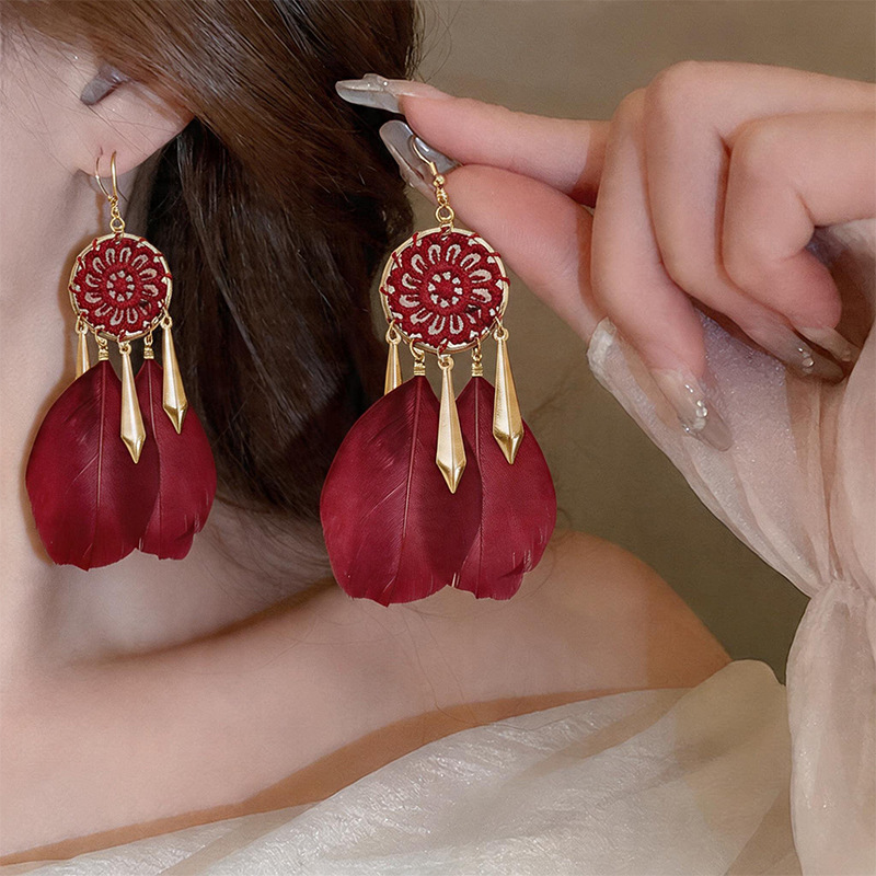 Ethnic Style Feather Earrings Yunnan Spring Dopamine Vacation Accessories Retro Fashion Bohemian Tassel Earrings