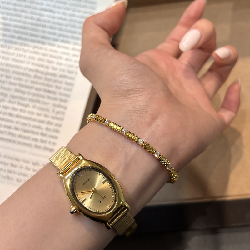 新しいクールなスタイルのスパークリング S925 シルバーハニカムブレスレット女性のライト高級ファッションシンプルなハンドジュエリークロスボーダー卸売|undefined