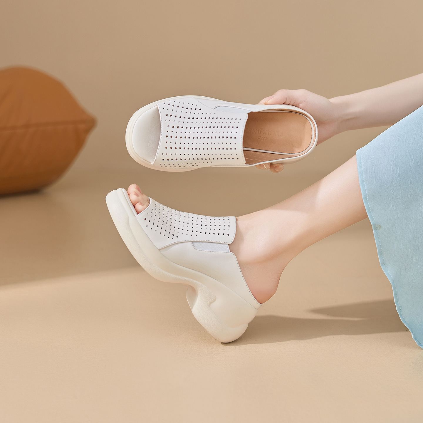 Dép sandal nữ da bò đục lỗ đế xuồng cao gót 9 cm — màu trắng ngà