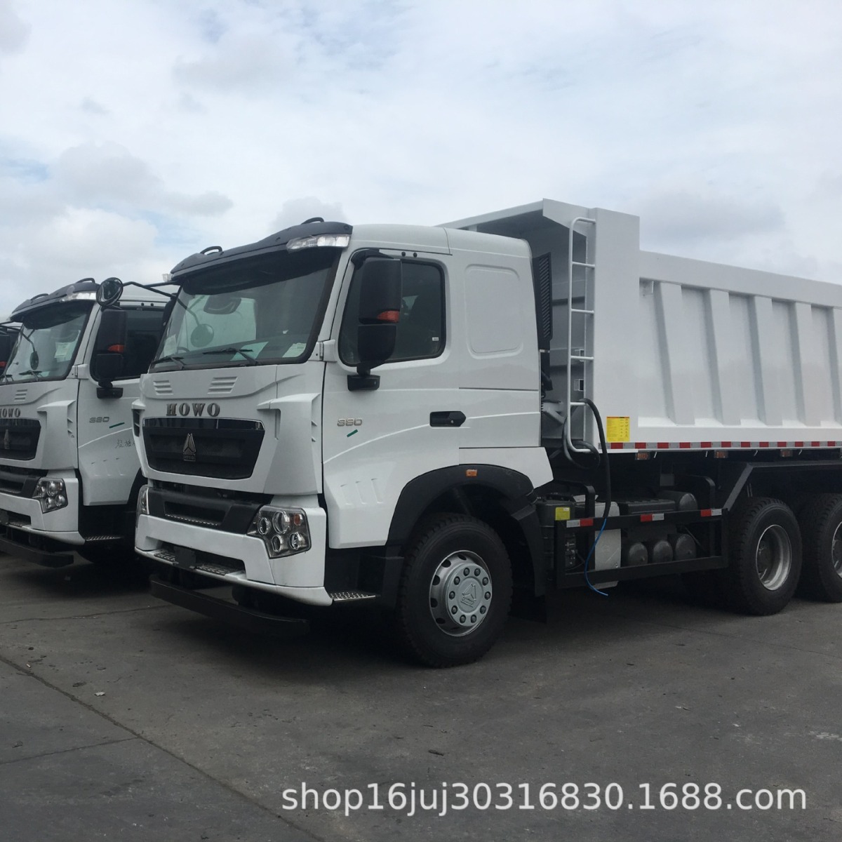 出口25吨sinotruk豪沃A7自卸车18953179839