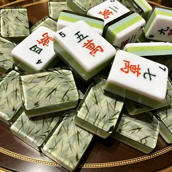 American-style Bamboo Black Bear Acrylic Mahjong Tiles - High-end Hand-Crafted Mahjong Set for Home Use and Gifts