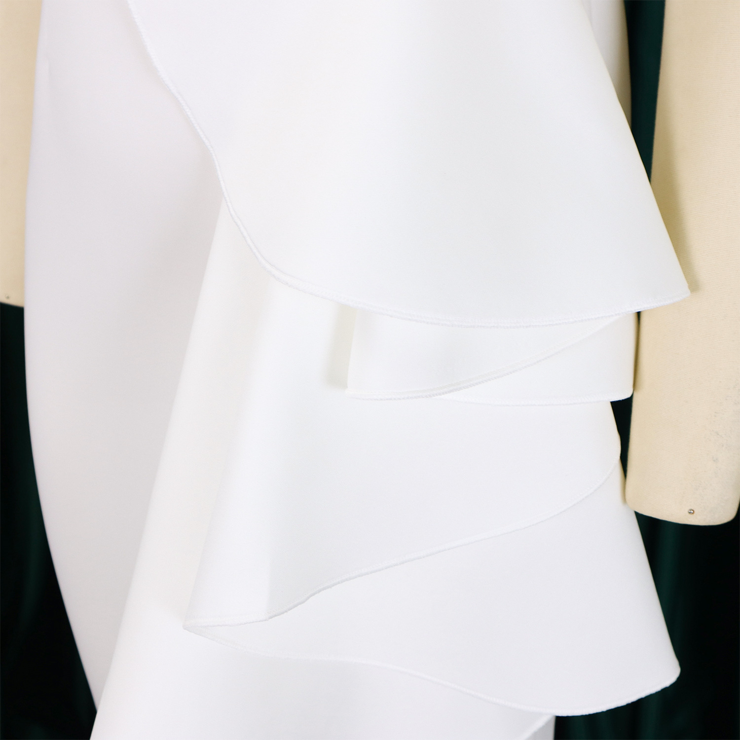 Robe de soirée sexy à col en V et à volants avec fente perlée, robe de banquet de tempérament de célébrité_voghion.com