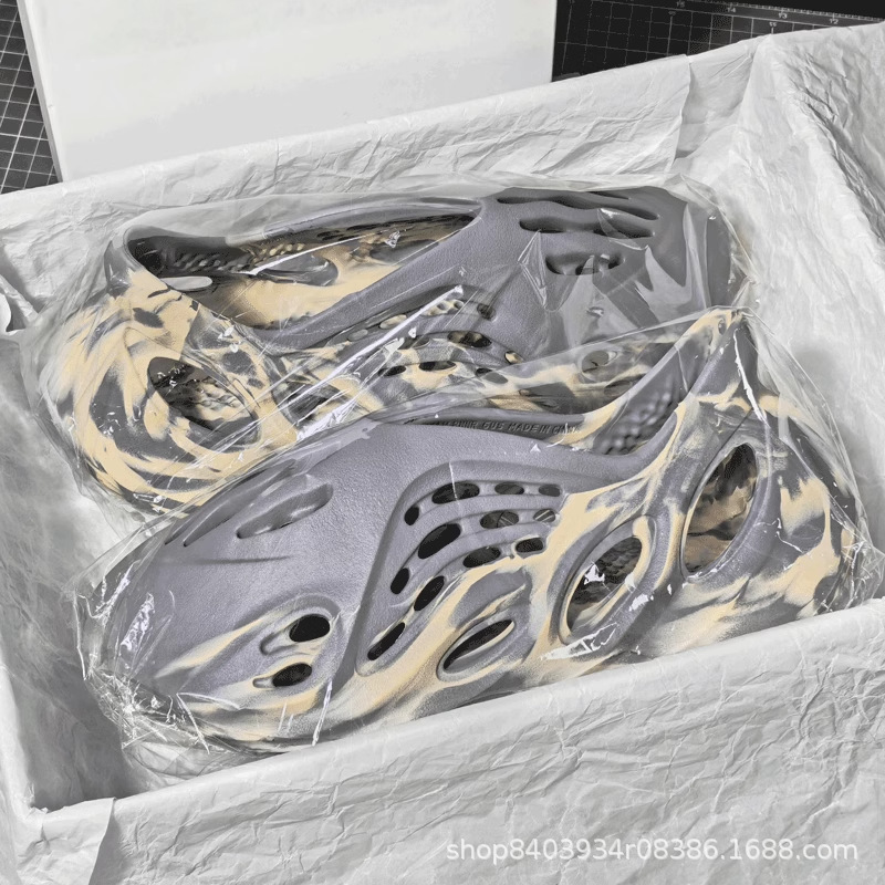 2025 New Style Women's Summer Outdoor Thick-Soled Non-Slip Eva Closed-Toe Beach Sandals with a "Stepping on Poop" Feel