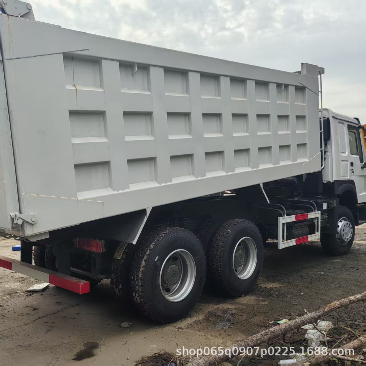 Cross-Border Sales of Howo China Heavy Industry 6X4 Dump Truck 371/375 Horsepower Engine