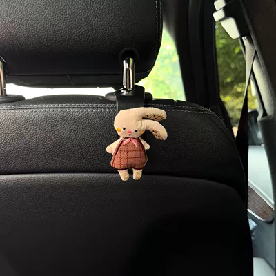 Sürətlər qutusu və əl tormozu başlıqları: hook for car interior, suitable for - crooked-eared-rabbit-1-black-hook