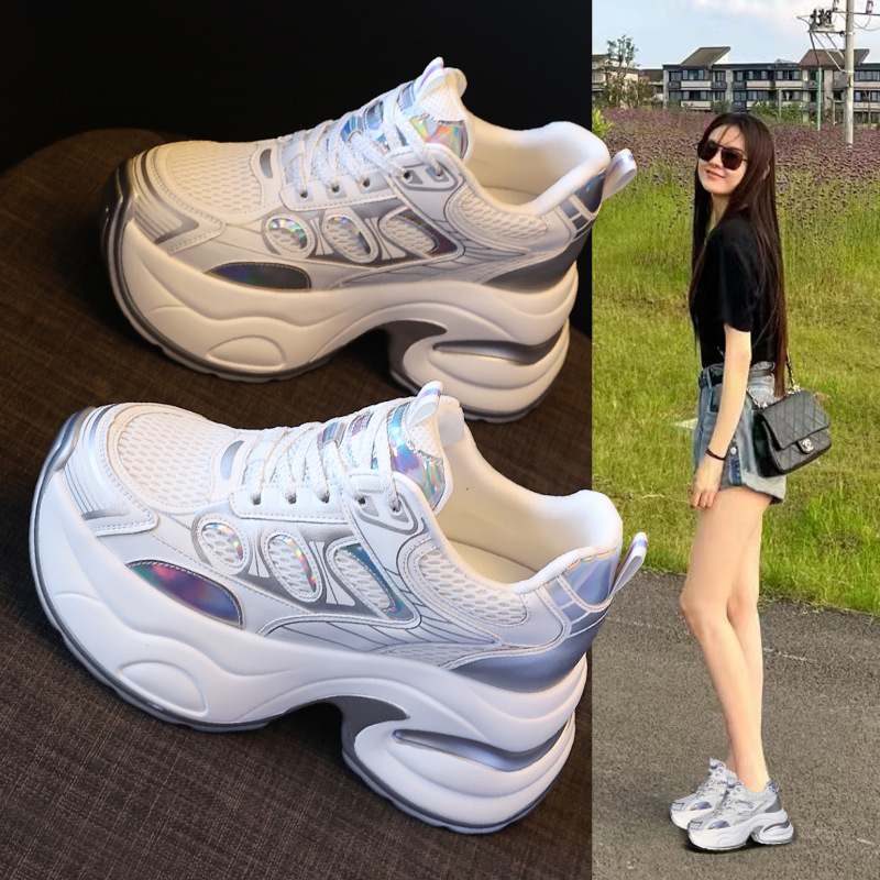 Giày sneaker nữ chunky đế dày độn cao bên trong, phong cách thể thao thường ngày — Màu trắng