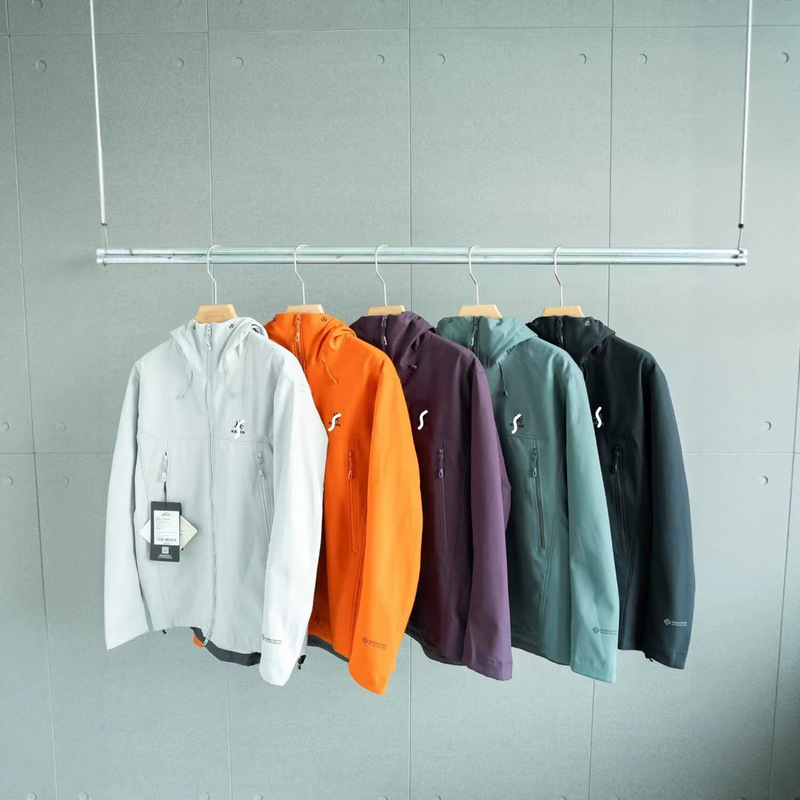 Sun 26 new trendy brand, outdoor warm and comfortable MAX thin fleece softshell hooded jacket, unisex style, one piece available Sun 26 new trendy brand, outdoor warm and comfortable MAX thin fleece softshell hooded jacket, unisex style, one piece available