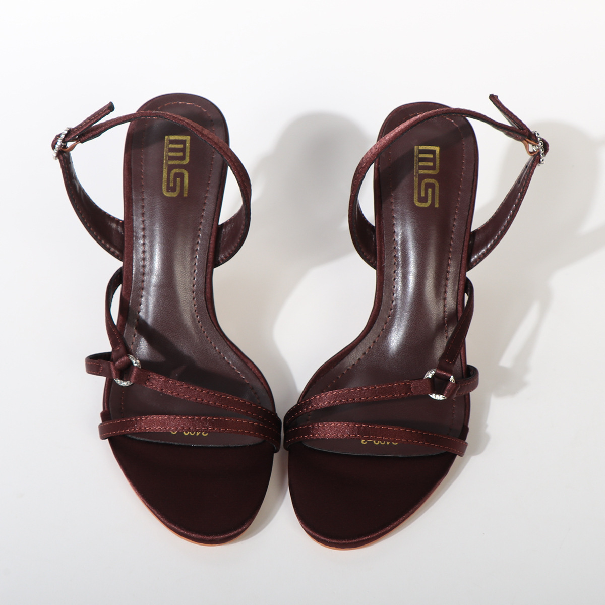 Una palabra con temperamento sandalias de moda mujer 2024 nuevo talón fino de verano dama francesa estilo tacones negros mujer