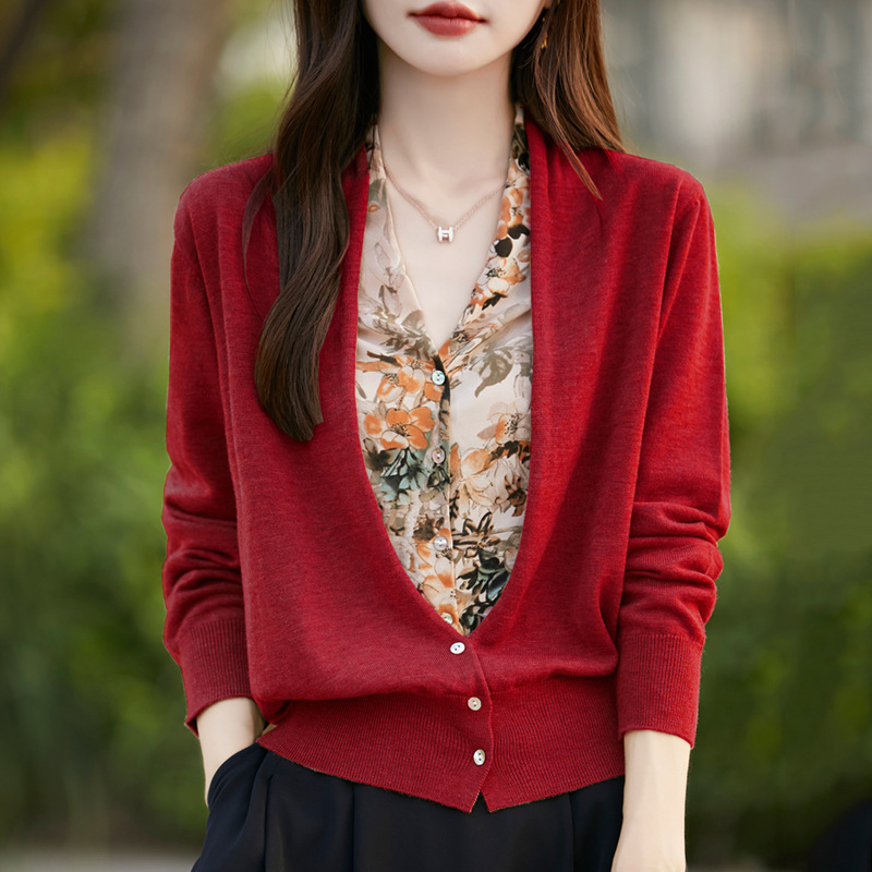 Early Autumn Fake Two-piece Worsted Wool Cardigan Women's Contrast V-neck High-end New Sweater Printed Sweater Top