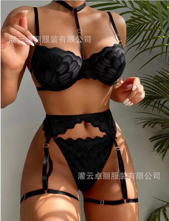 강철 반지를 가진 검정