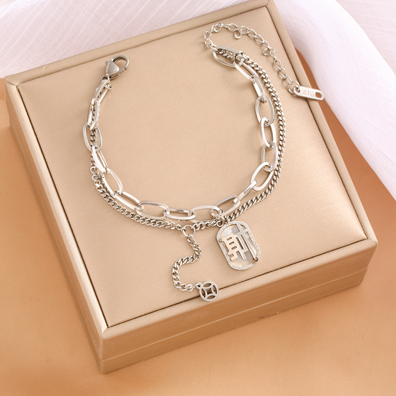 Pulsera de trébol de acero titanium vendedora caliente transfronteriza europea y americana con incrustaciones de concha pulsera colgante pulsera de diseño avanzado sin desvanecimiento al por mayor