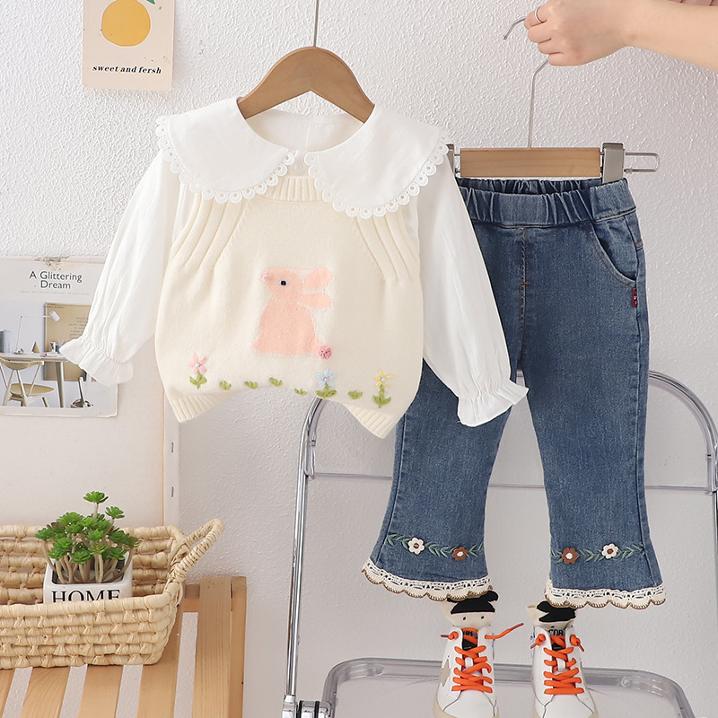 Conjunto de tres piezas para niños primavera-otoño 2025 – camisa con cuello doll, suéter y chaleco.