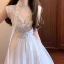 今年流行的爆款裙子法式温柔风超好看V领收腰修身连衣裙女气质夏