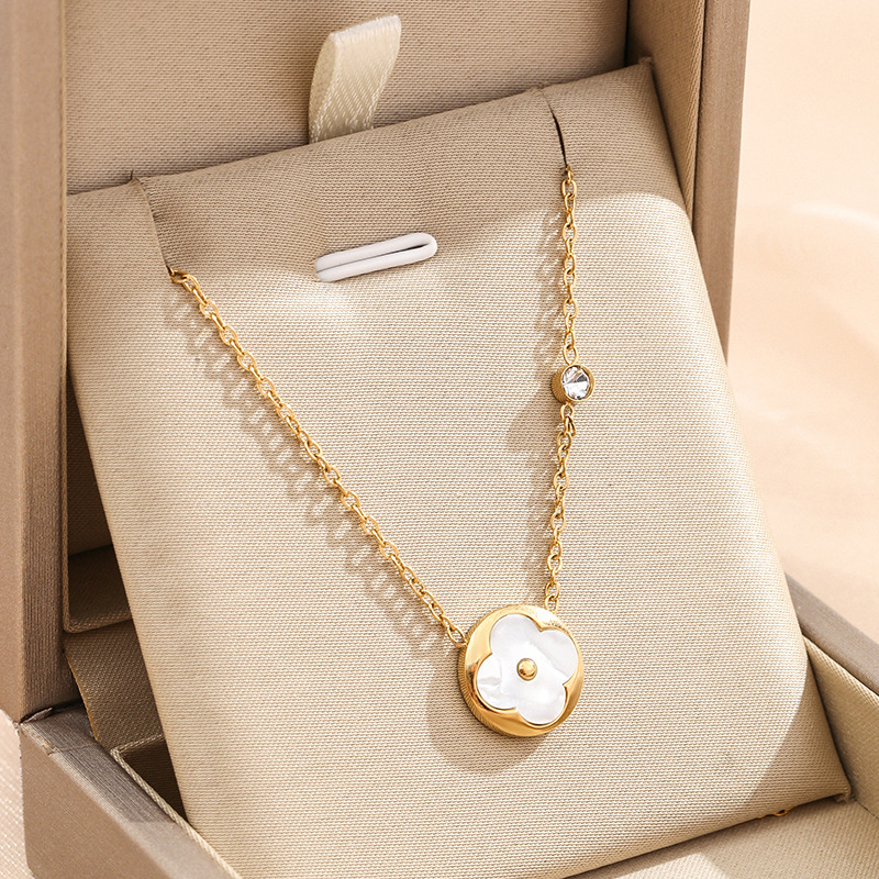 Elegant Four Leaf Clover Titanium Steel Plating Shell Pendant Necklace