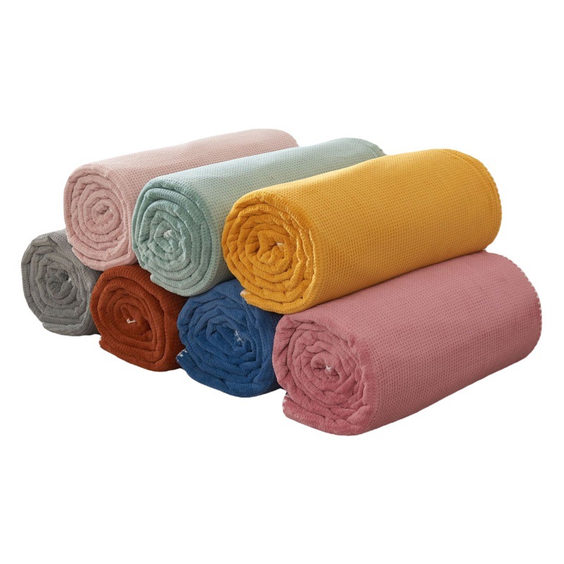 Manta de piel de conejo de imitación de estilo ins simple de color sólido, manta multifuncional universal de cuatro estaciones, manta de felpa gruesa para la siesta