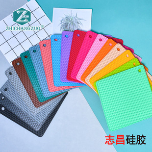 Factory Supply Silicone Square Honeycomb Mat Anti-scald Heat Insulation Non-slip Dining Table Mat Silicone Drain Mat Vegetable Plate Mat in stock