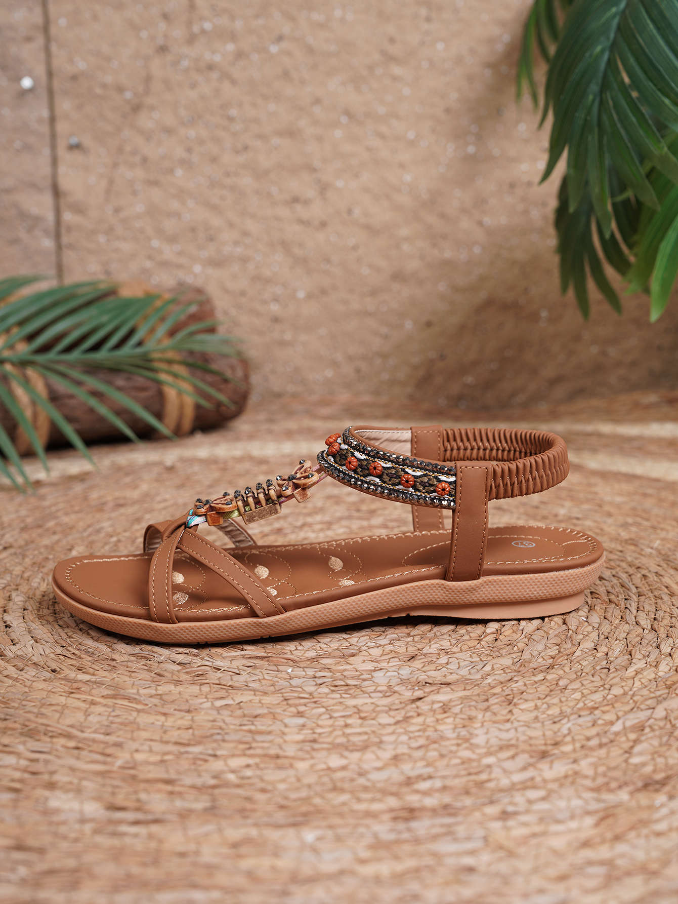 Blommiga dam-sandaler med platt sula för strand och sommar_voghion.com