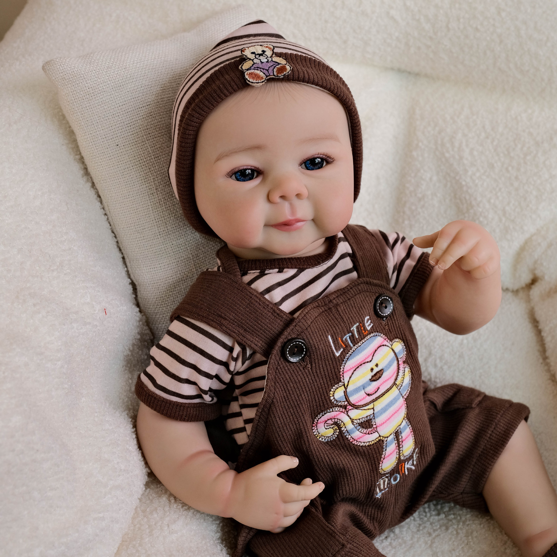 Mono 19inch babero Julietta muñeca de simulación hecha a mano para dar regalos navideños a los niños
