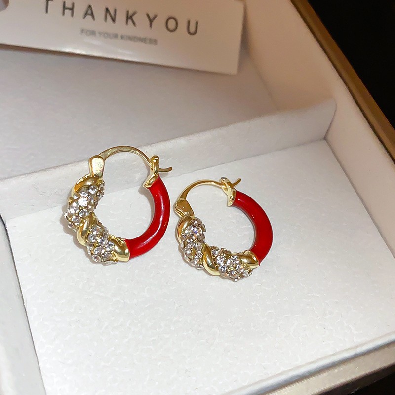 Pendientes de amor con goteo de aceite rojo con aguja de plata, botones de oreja de temperamento de moda de nicho, pendientes simples y de alta gama de estilo de Hong Kong