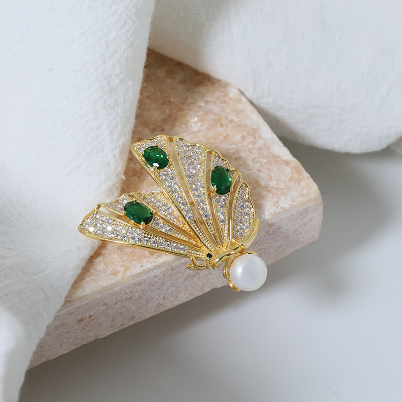 Accesorios de bricolaje de micro-paddle piedra de moda coreana mariposa perla broche cardigan suéter de mujer broche de broche de pecho soporte vacío