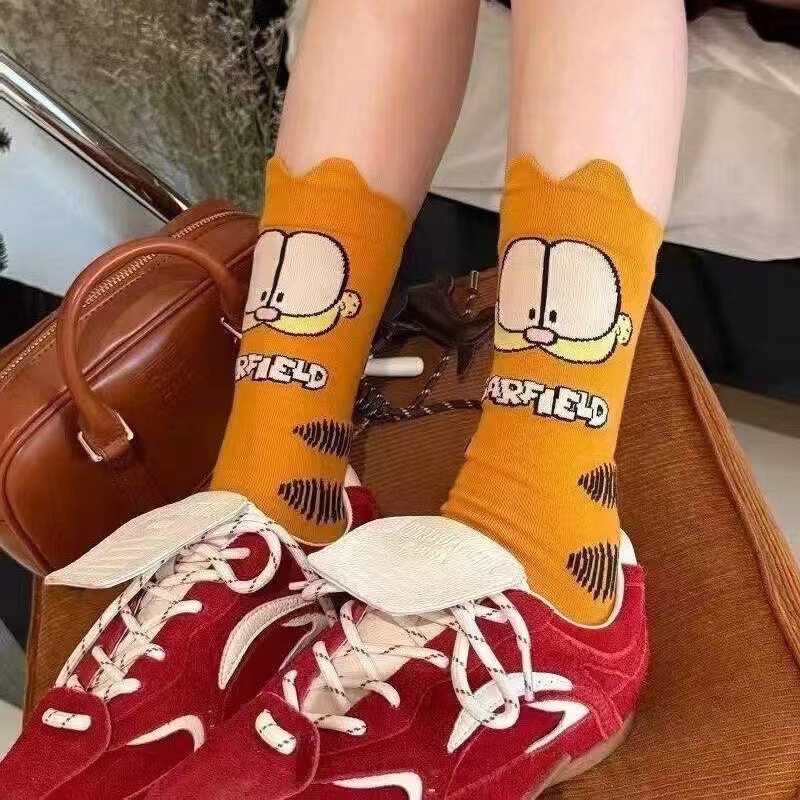 Japanese-Style Cute Cartoon Garfield Socks for Girls, Mid-Calf Socks, Autumn and Winter Long Socks, Slouch Socks, Creative and Quirky Design