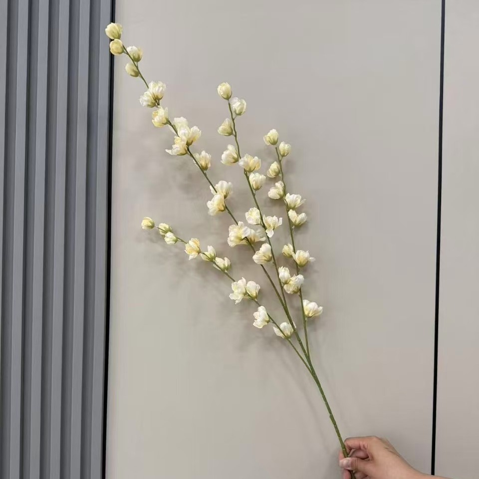 Simulación de 4 ramas altas flores de línea violeta decoración de bodas sala de flores de seda techo alto material floral camino de guía de flores