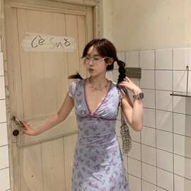 纯欲风ins裙子女夏氛围感小飞袖V领收腰A字短款蝴蝶结碎花连衣裙