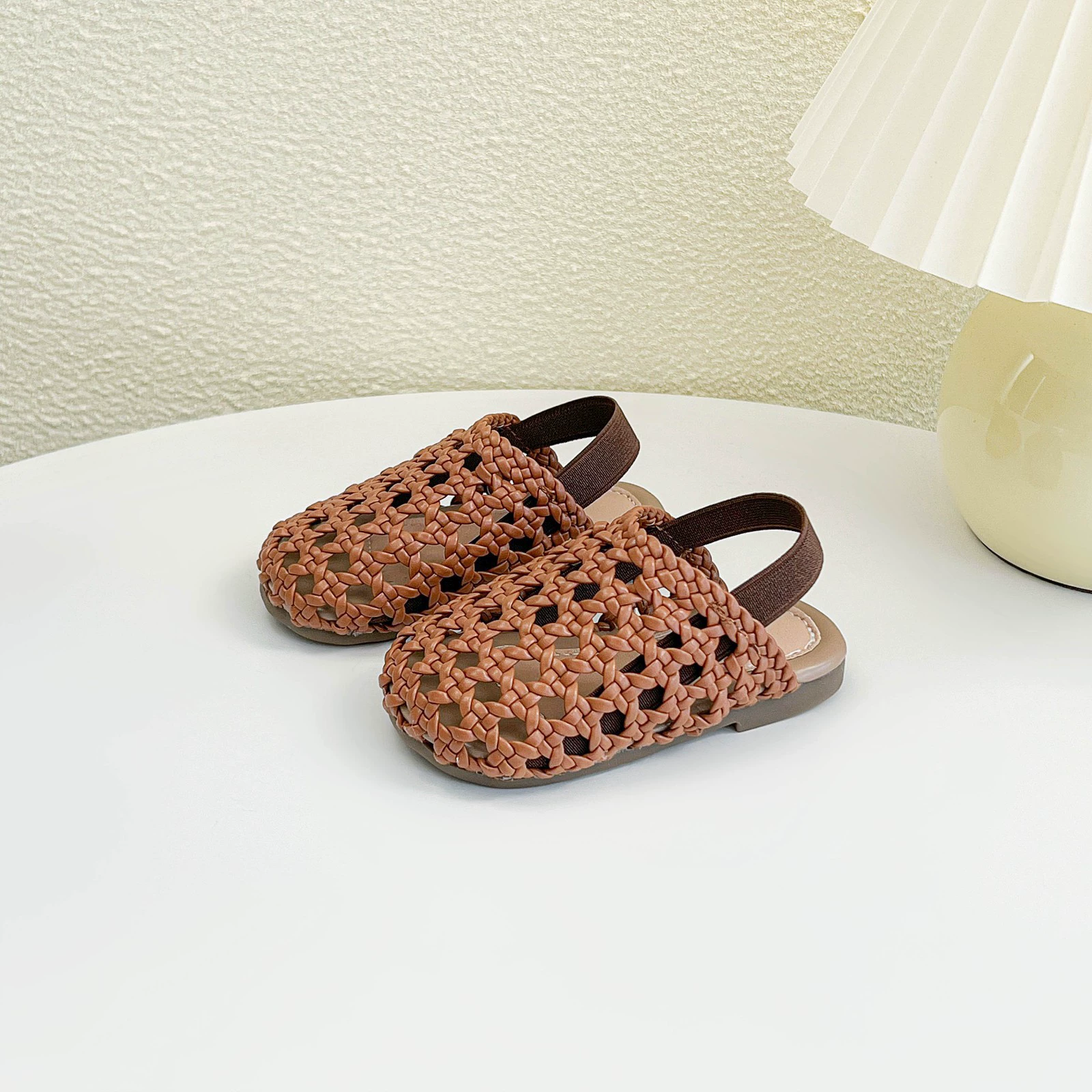 Младенцы и малыши Баотоу против пинки из плетеных сандалий Летняя мода детская обувь на мягкой подошве