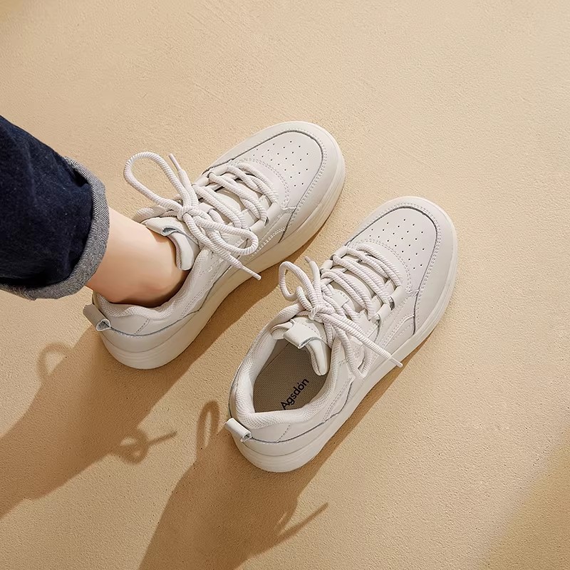 Augu Shi Deng zapatos blancos con suela gruesa para mujeres 2026 nuevo primavera y verano gran hermoso con suela suave mostrando zapatos deportivos casuales altos