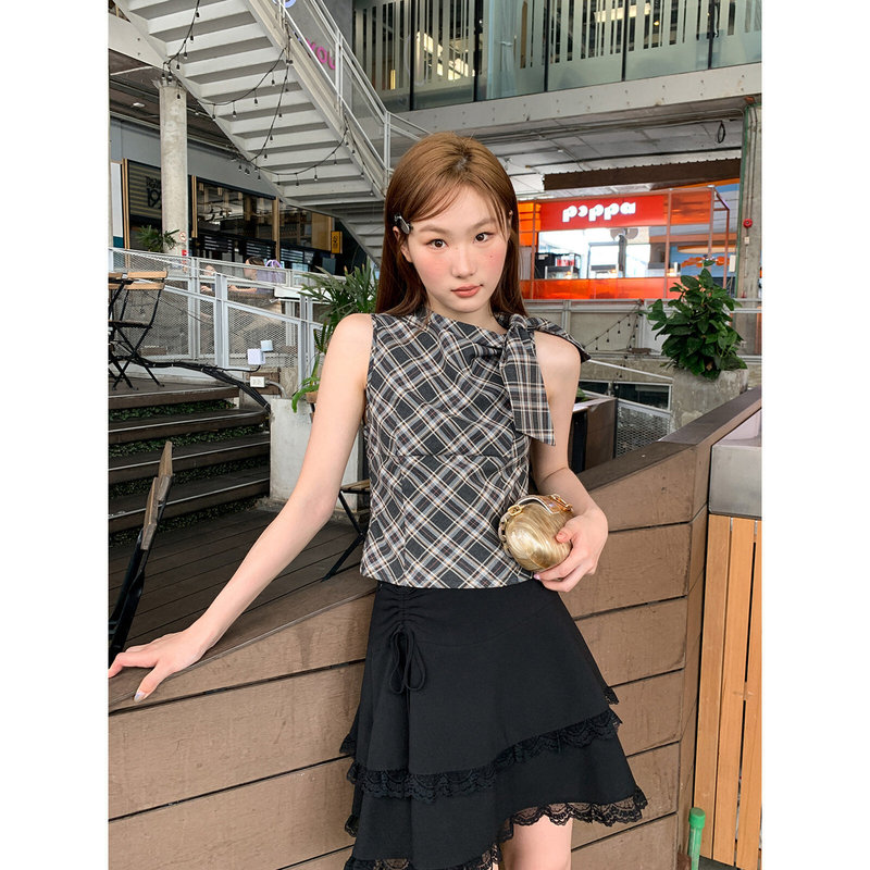 Contrast color plaid ruffled collar vest for women, new summer style, slim fit, chic top for petite figures