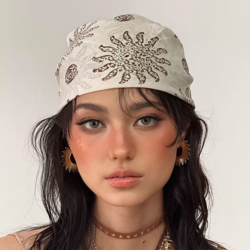 Sea Breeze Sunflower Headscarf for Women, Summer Thin Style, American Retro High-End Feel, Small Square Scarf, Street Fashion Unique Silk Scarf Trend