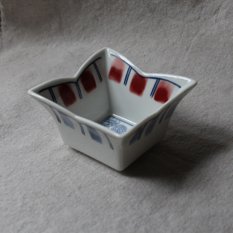 Small bowl with angled mouth on four sides, diameter 8, height 4.8cm