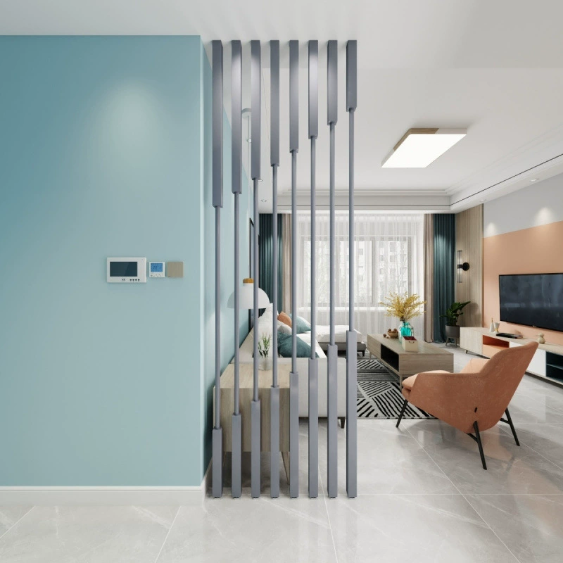 Простое отверстие для входа в дом. Балконный экран перегородка.