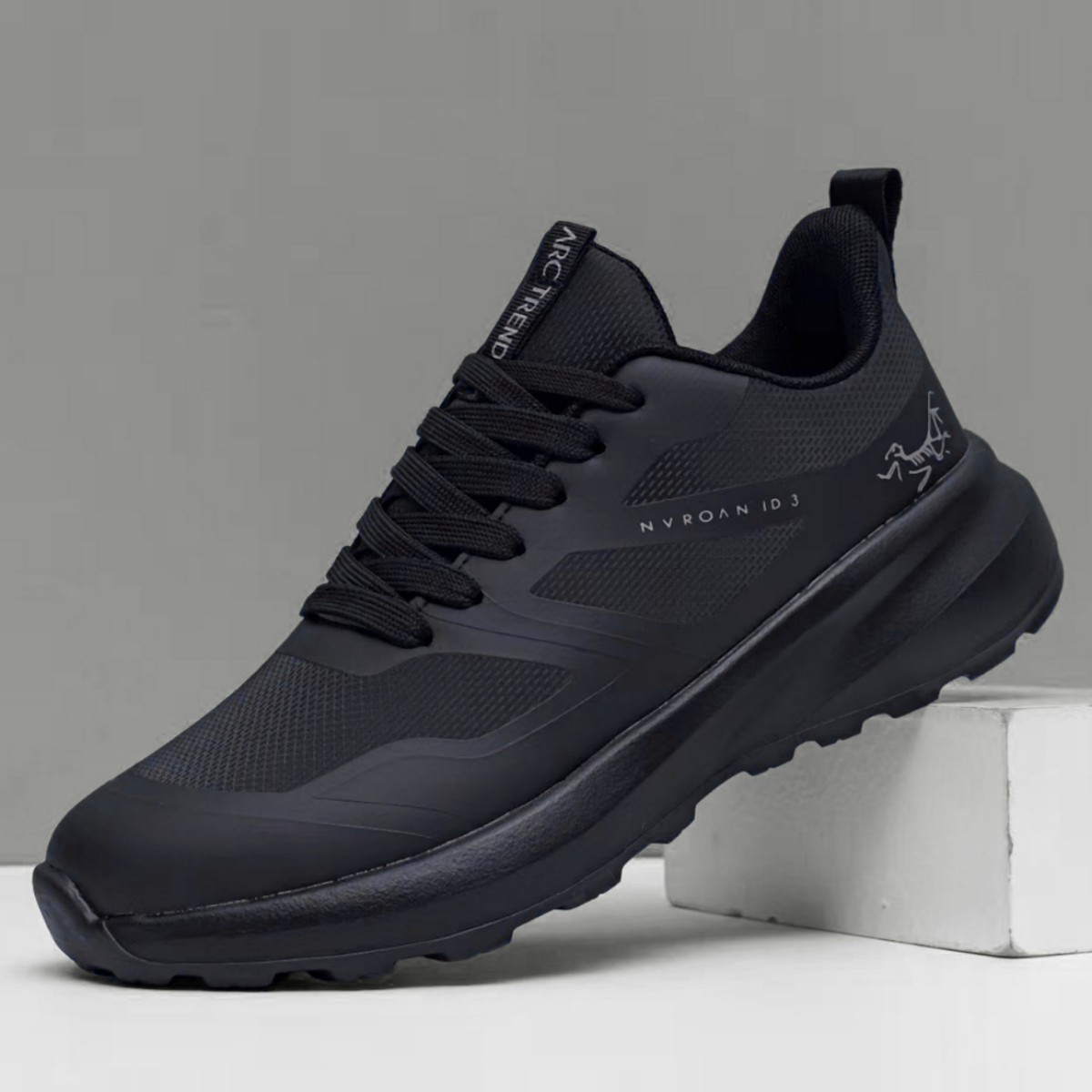 新款运动鞋男透气学生跑步鞋户外运动登山鞋男士黑色休闲鞋批发