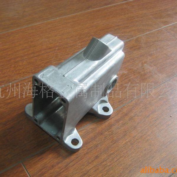 供应铝压铸汽配零件