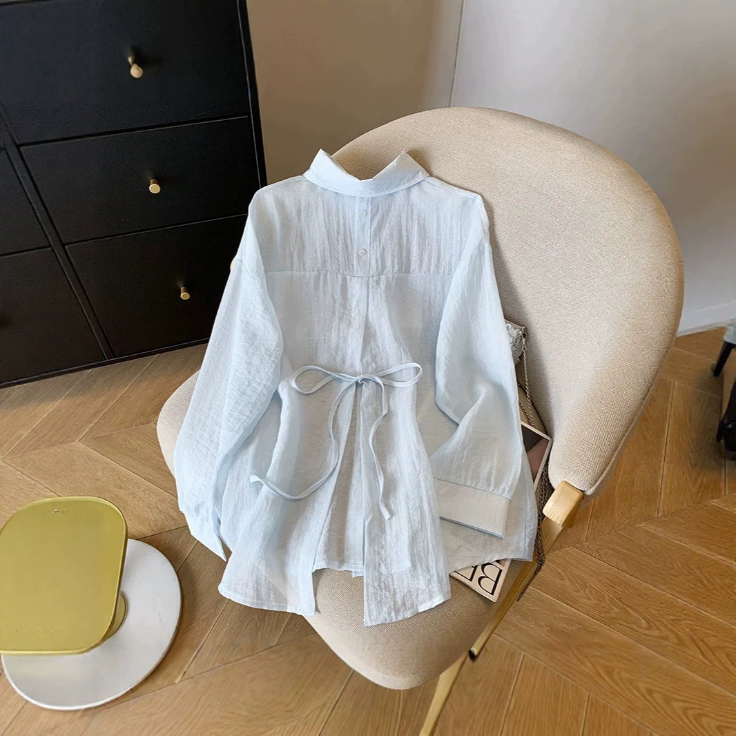 Áo sơ mi chống nắng nữ dáng rộng tay dài xẻ lưng — màu xanh nhạt chi tiết 2