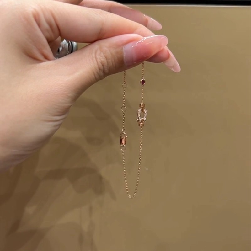 女性用中古ダイヤモンド付き馬蹄バックルブレスレット、軽くて豪華なニッチ、絶妙でクールなブレスレット、親友へのブレスレット|undefined