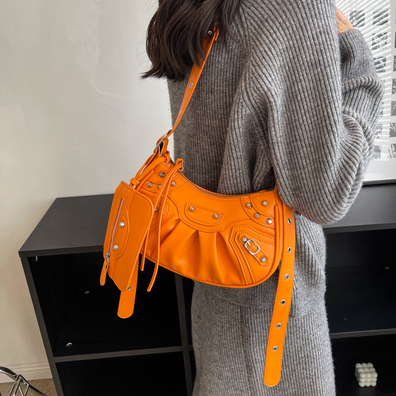 Bag Women's 2022 New Vintage Rivet Bike Bag Fashionable Underarm Pleated Crescent Mother Single Shoulder Crossbody Bag