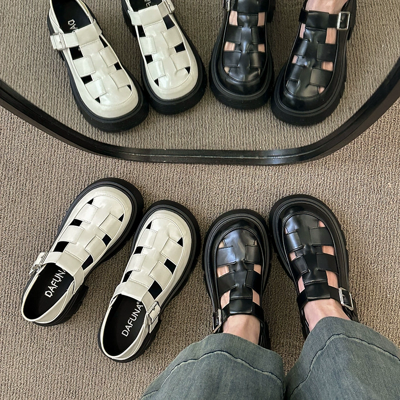 Плетеная римская сандалия Баотоу Женская весна 2025 года Новая обувь в клетке для свиней английский стиль кексы с толстой подошвы повседневная одиночная обувь