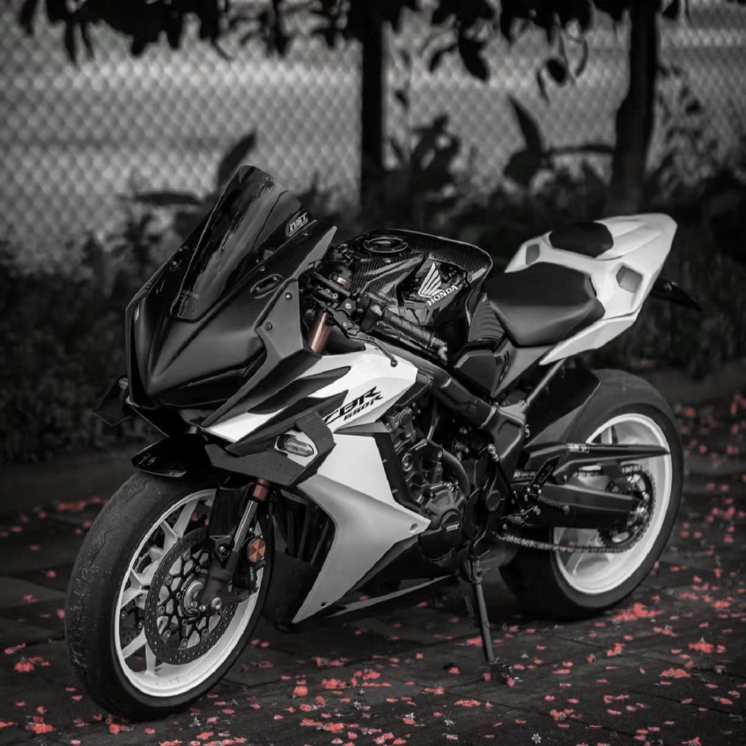 Suitable for Honda CB/CBR650R 2019-2023 modified 3.5 generation passenger-capable rear hump white blank three-piece set